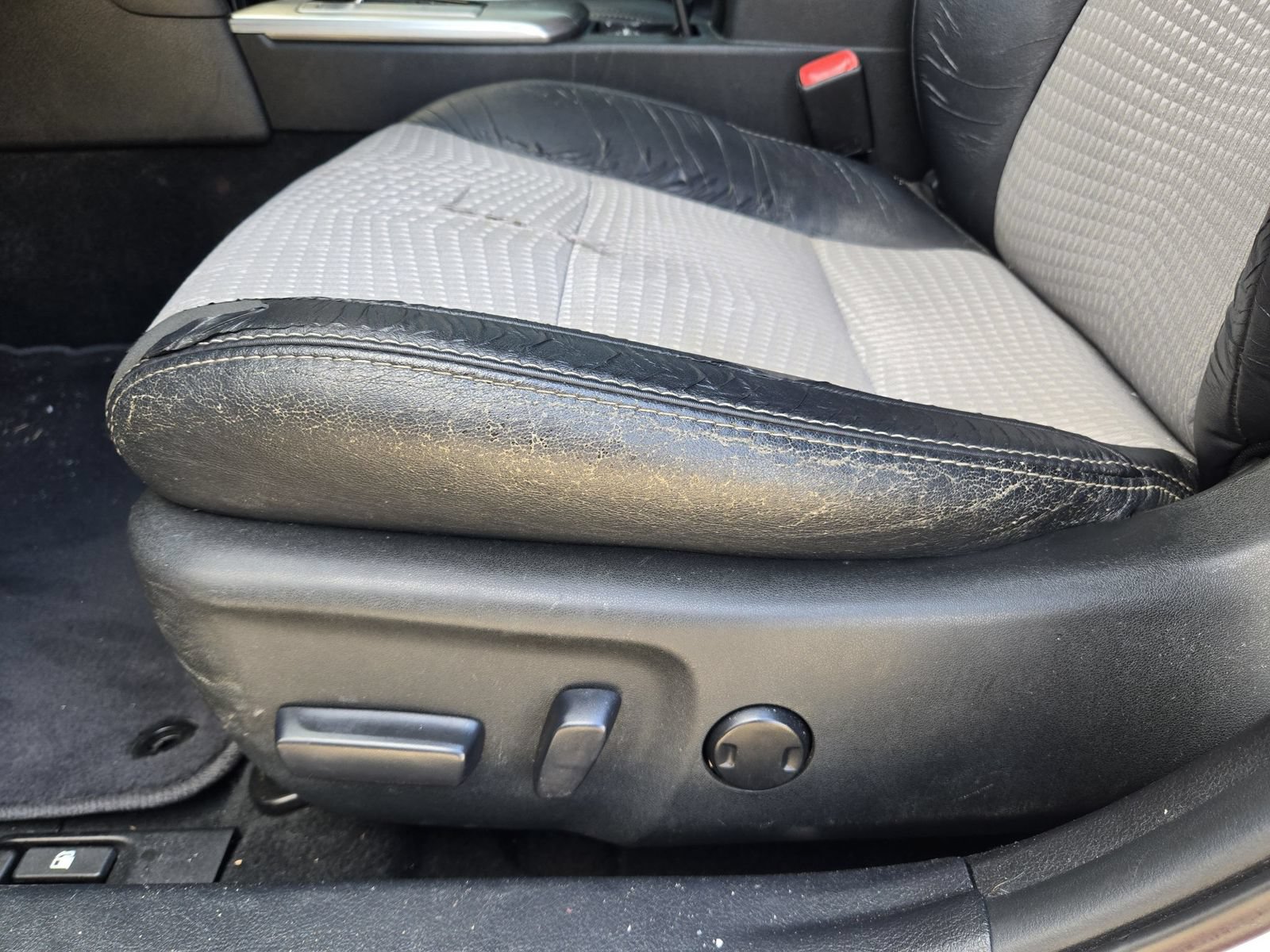 Used 2014 Toyota Camry SE FWD image 22