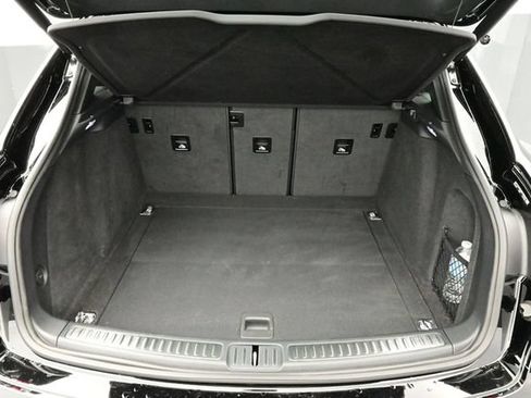 Certified 2025 Porsche Macan AWD/4WD image 16