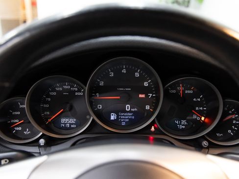 Used 2005 Porsche 911 Carrera RWD image 17