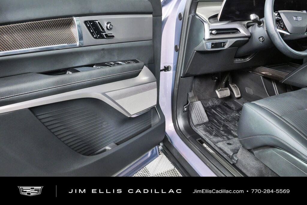 Certified 2026 Cadillac Vistiq Luxury w/ LPO, Floor Liner Package AWD/4WD image 7