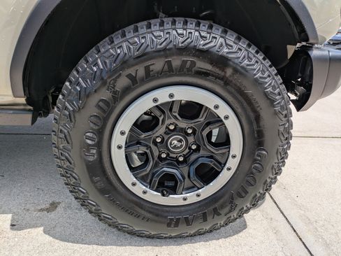 Certified 2025 Ford Bronco Badlands w/ Sasquatch Package AWD/4WD image 11