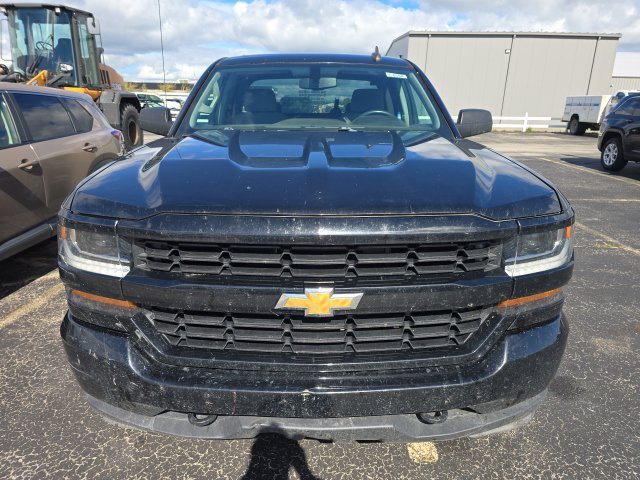 Used 2019 Chevrolet Silverado 1500 Custom w/ Custom Convenience Package AWD/4WD image 2