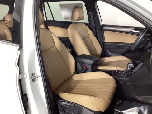 Used 2024 Volkswagen Tiguan SE w/ Panoramic Sunroof Package AWD/4WD image 35