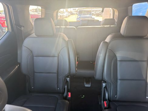 Used 2023 Chevrolet Traverse LT FWD image 25