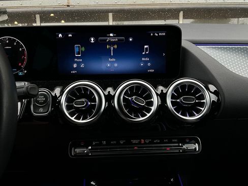 Used 2025 Mercedes-Benz GLA 250 image 28