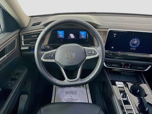 Used 2025 Volkswagen Atlas SEL AWD/4WD image 24