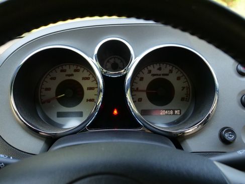 Used 2007 Pontiac Solstice Convertible w/ Premium Package RWD image 10