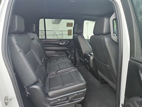 Used 2023 Chevrolet Suburban Z71 w/ Luxury Package AWD/4WD image 5