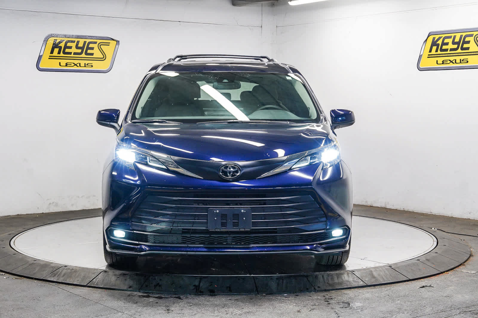 Used 2026 Toyota Sienna XLE FWD image 6