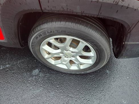 Used 2018 Jeep Renegade Latitude image 17