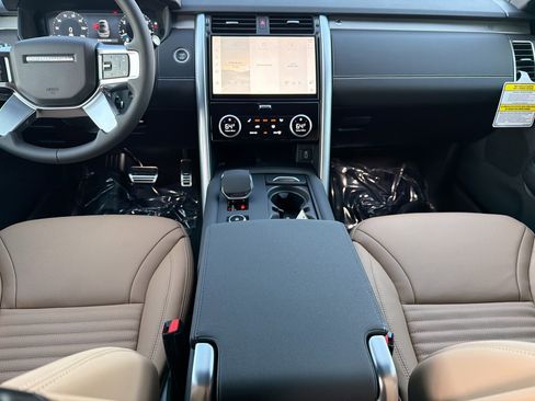 New 2026 Land Rover Discovery Limited Edition image 19