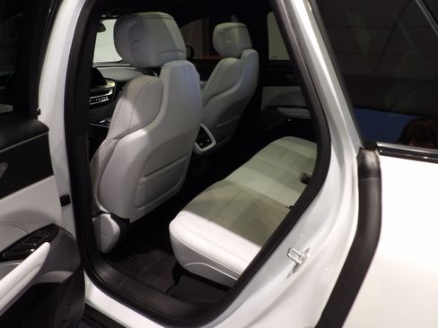 Used 2024 Cadillac Lyriq Luxury image 19