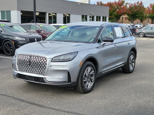 Used 2023 Lincoln Corsair AWD image 2