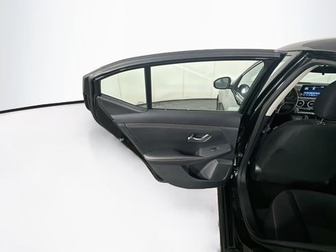Used 2025 Nissan Sentra SR FWD image 25