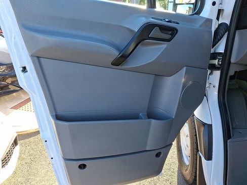 Used 2014 Freightliner Sprinter 2500 image 14