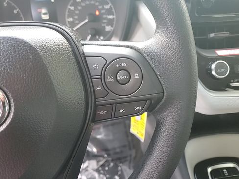 Used 2025 Toyota Corolla LE image 15