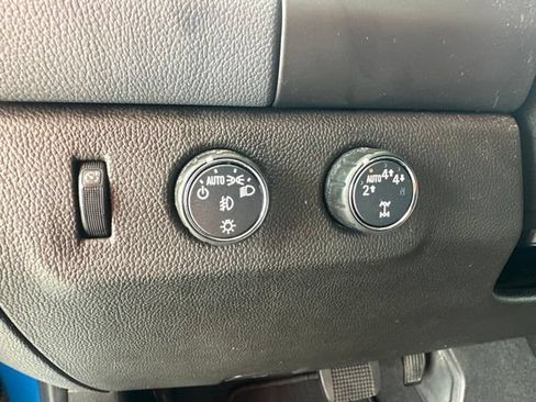 Used 2021 Chevrolet Colorado Z71 AWD/4WD image 32