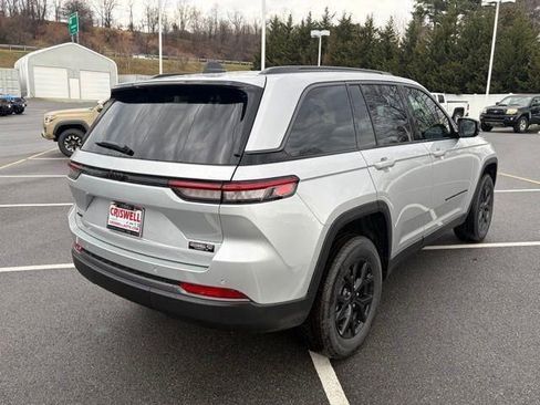 New 2026 Jeep Grand Cherokee Altitude AWD/4WD image 8