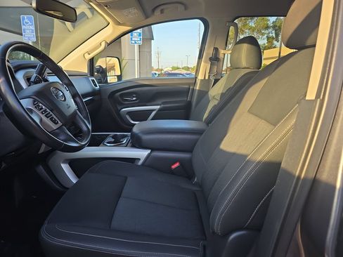 Used 2019 Nissan Titan SV w/ SV Convenience Package AWD/4WD image 9