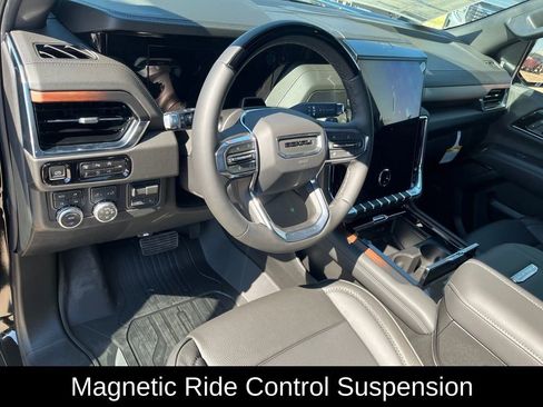 New 2026 GMC Yukon XL Denali w/ Denali Reserve Package image 15