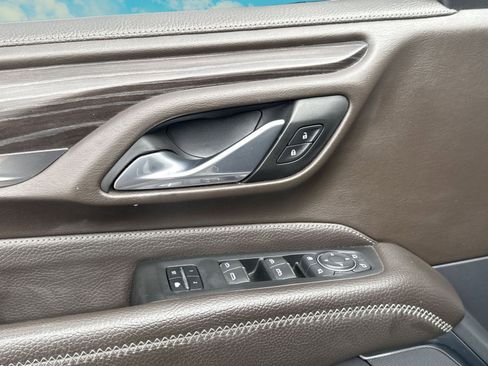 Used 2022 GMC Yukon XL Denali w/ Denali Premium Package image 7