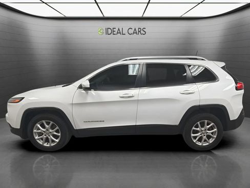 Used 2017 Jeep Cherokee Latitude w/ Comfort & Sound Group FWD image 8