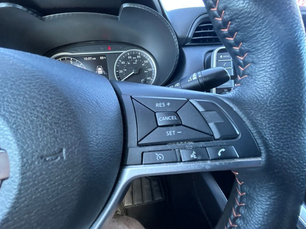 Used 2021 Nissan Versa SR FWD image 19