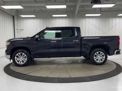 Used 2023 Chevrolet Silverado 1500 LTZ w/ Z71 Off-Road Package AWD/4WD image 5