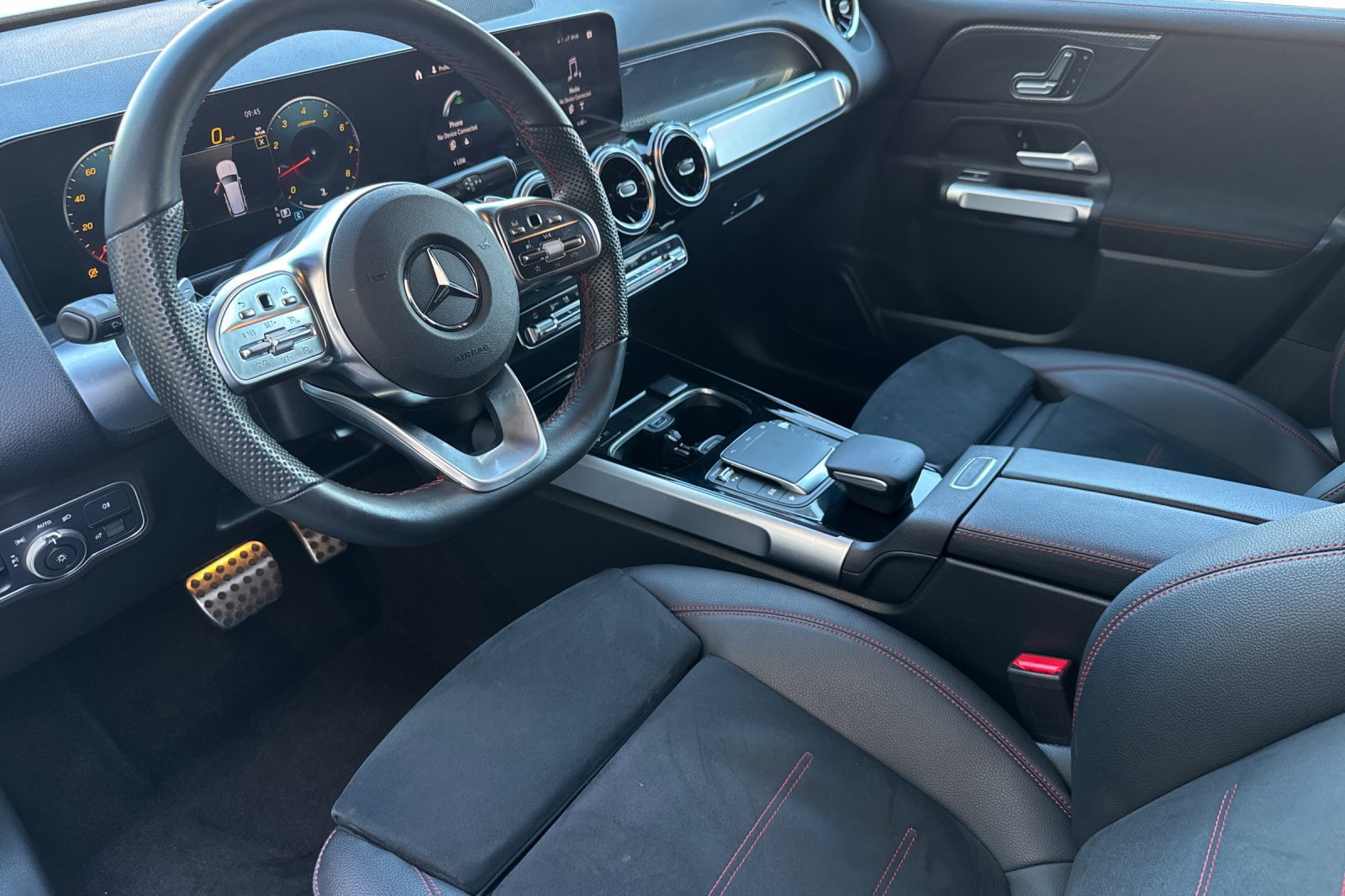 Used 2023 Mercedes-Benz GLB 250 image 10
