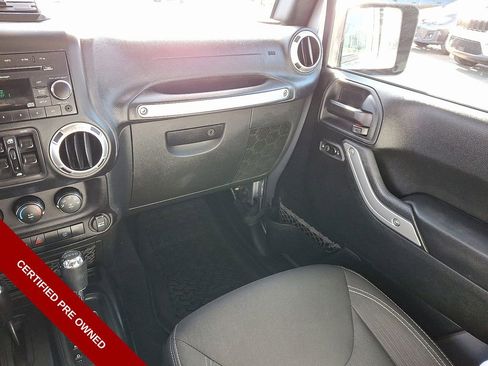 Used 2018 Jeep Wrangler Unlimited Sahara image 16