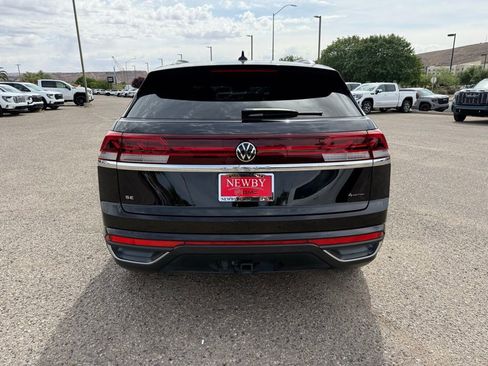 Used 2024 Volkswagen Atlas Cross Sport SE w/ Panoramic Sunroof Package image 6