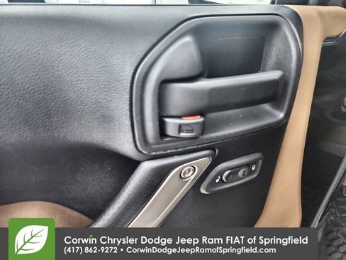 Used 2011 Jeep Wrangler Unlimited Sport w/ Connectivity Group AWD/4WD image 21