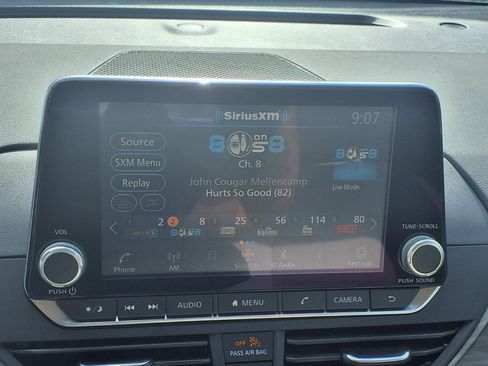 Used 2025 Nissan Altima 2.5 SV image 4