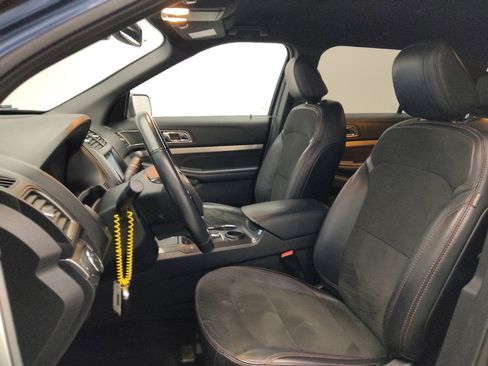 Used 2018 Ford Explorer XLT w/ Equipment Group 202A image 17