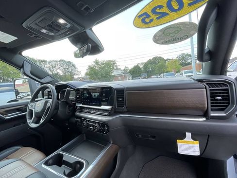 Used 2025 Chevrolet Silverado 2500 High Country w/ Technology Package AWD/4WD image 29