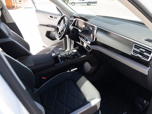 Used 2024 Volkswagen Atlas Peak Edition SE AWD/4WD image 23