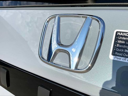 New 2025 Honda Pilot Touring image 15