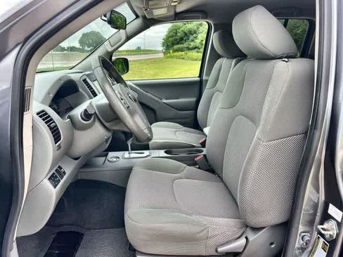 Used 2020 Nissan Frontier SV w/ Midnight Edition Floor Mats RWD image 11