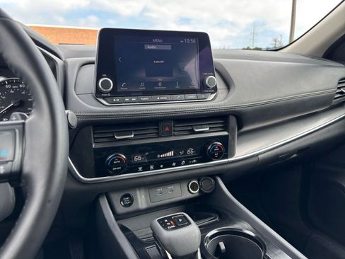 Used 2025 Nissan Rogue SV image 17