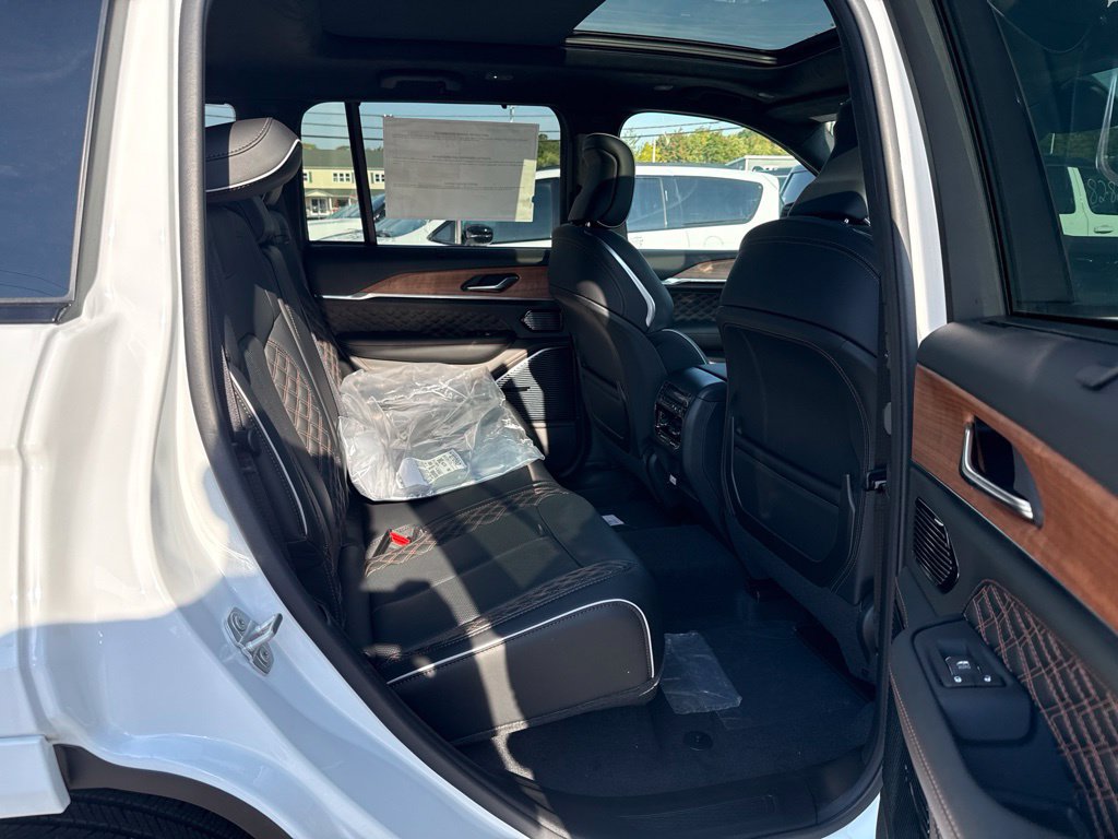 New 2027 Jeep Grand Cherokee Summit AWD/4WD image 27