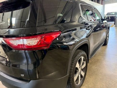 Used 2018 Chevrolet Traverse LT w/ LPO, 'HIT The Road' Package AWD/4WD image 27