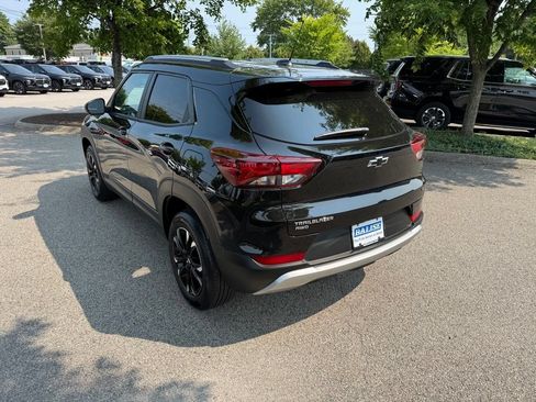 Used 2023 Chevrolet TrailBlazer LT w/ Convenience Package AWD/4WD image 3