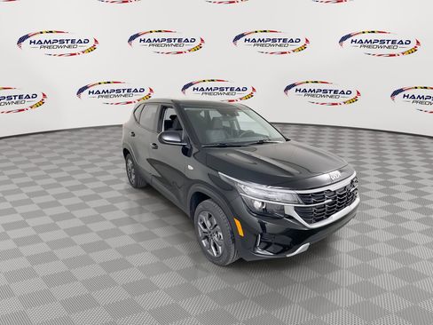 Used 2024 Kia Seltos LX image 2