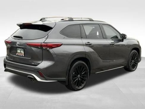 Used 2023 Toyota Highlander XSE image 6