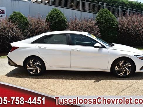 Used 2024 Hyundai Elantra Limited FWD image 13