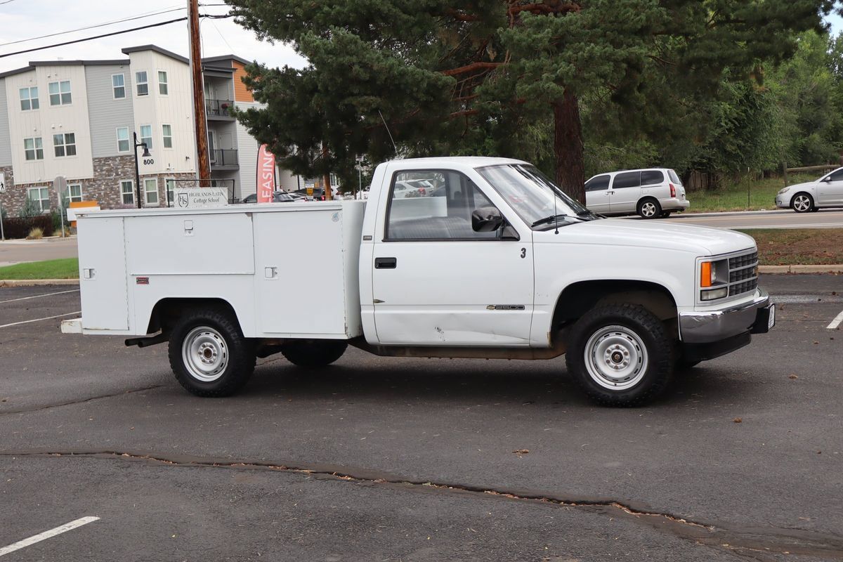 Used 1988 Chevrolet Silverado 2500 4x4 Regular Cab image 2