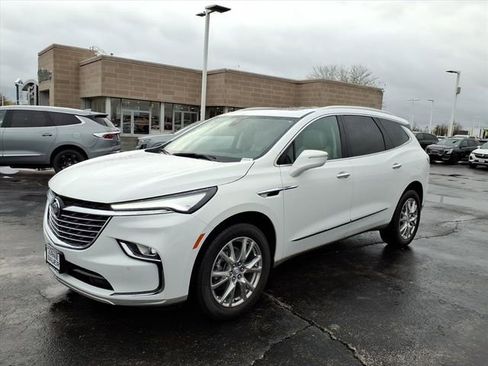 Used 2024 Buick Enclave Essence w/ Experience Buick Package FWD image 11
