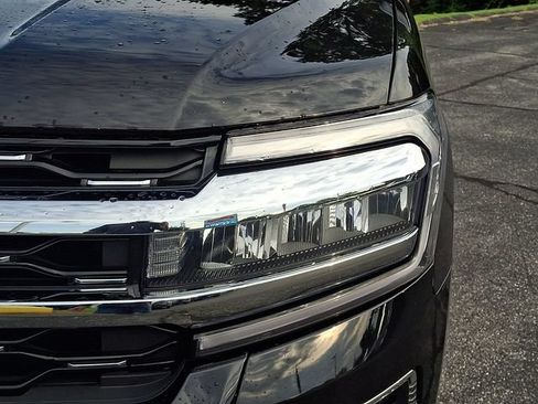 Used 2024 Ford Expedition Limited AWD/4WD image 9