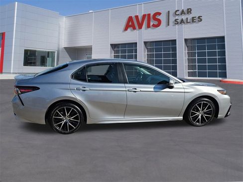 Used 2024 Toyota Camry SE image 7