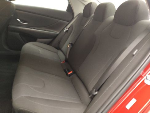 Used 2025 Hyundai Elantra SE FWD image 18